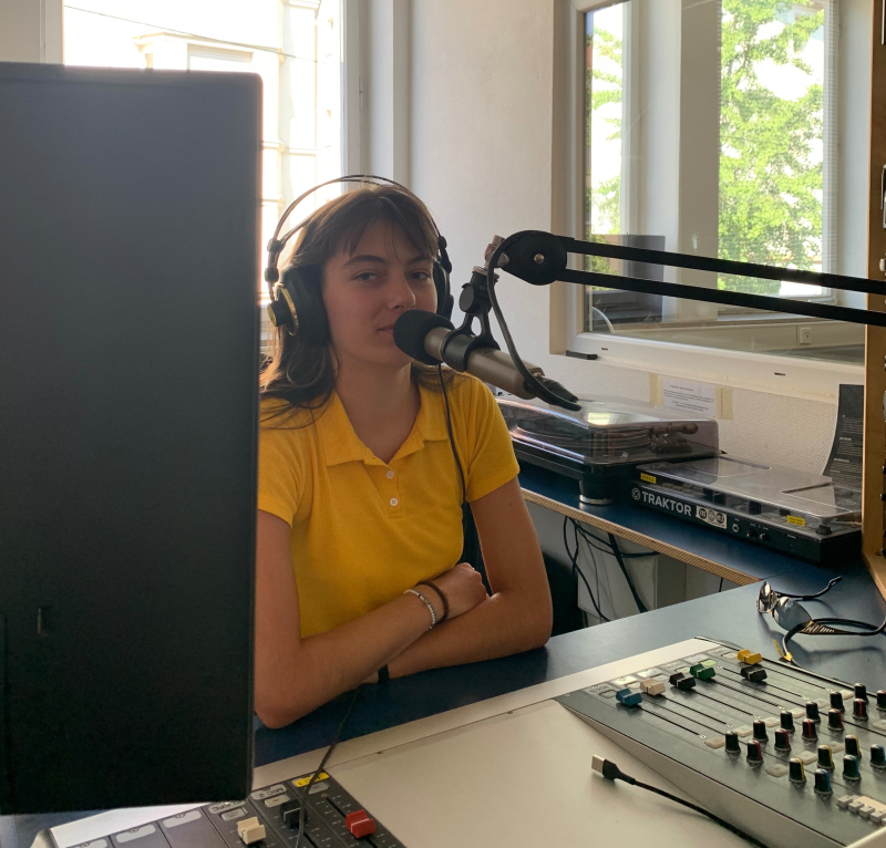Produzierte ihre eigene Sendung im Freien Radio: Schülerpraktikantin Lia