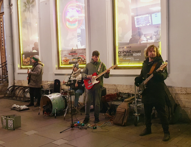 Band auf dem Nevskij Prospekt